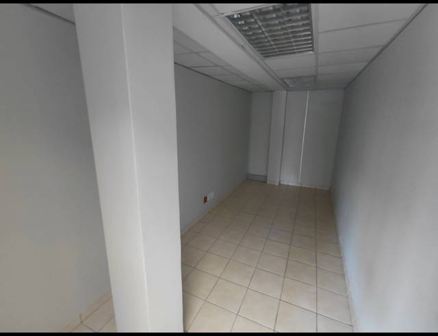 370M² OFFICE TO LET IN LYME PARK